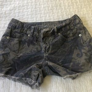 American Eagle Sz 4 Stretch cut offs